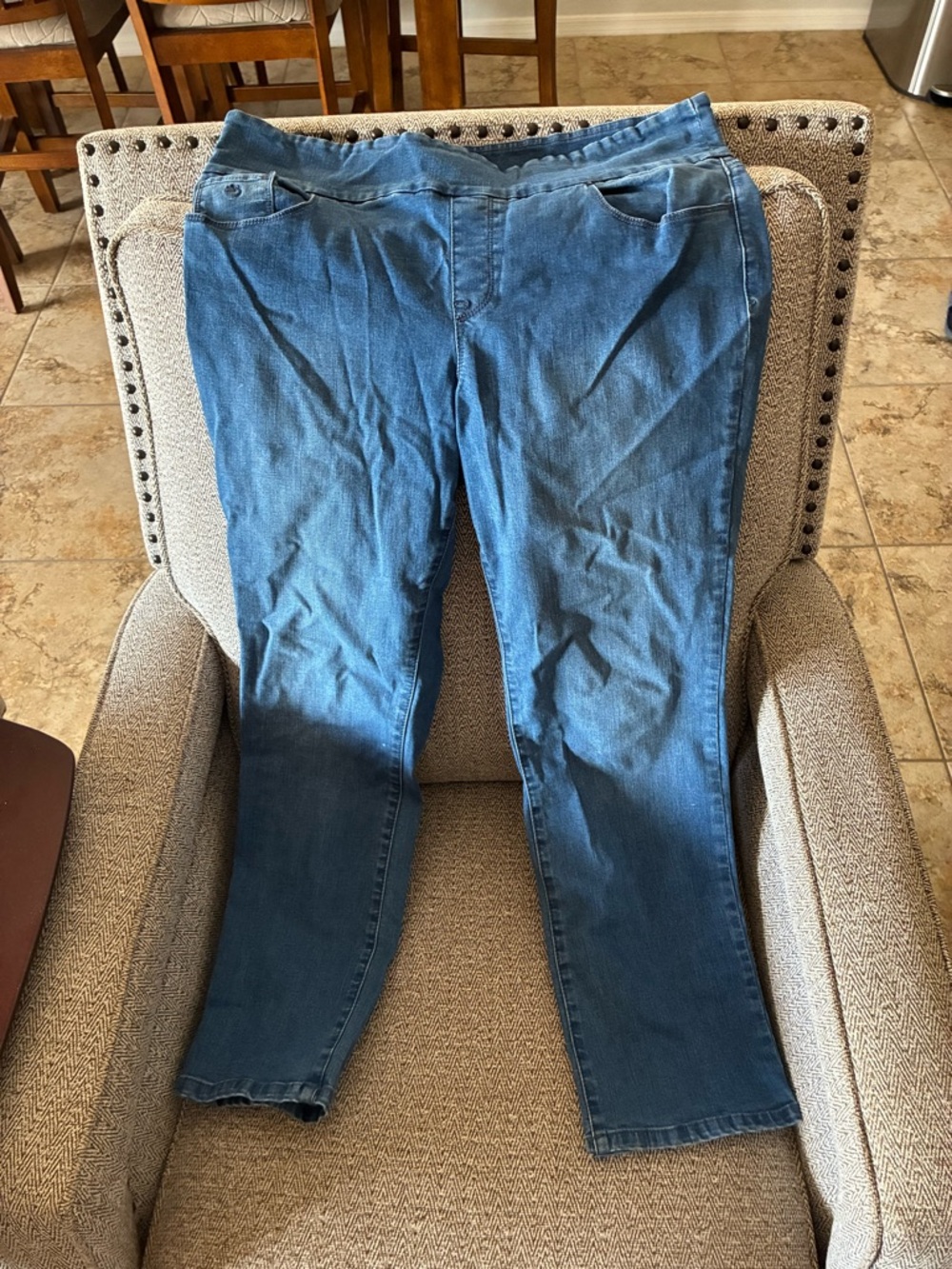 Gloria Vanderbilt Women's Skinny Jeans in Medium Blue Denim